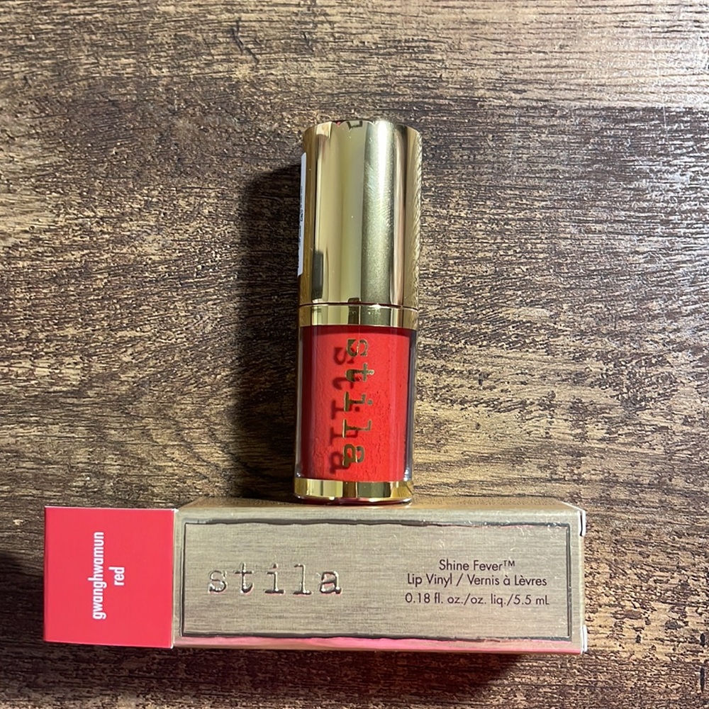 Stila Exclusive Shine Fever Lip Vinyl in Gwanghwamun Red - Picture 3 of 3